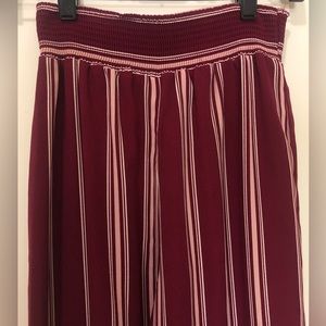 High-waisted pants from Forever 21’s contemporary collection.